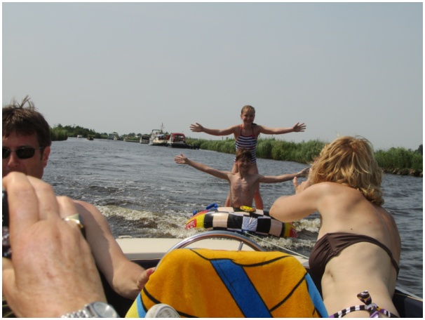 584x433 pixels (81K)