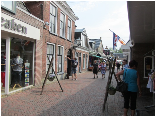 584x433 pixels (114K)