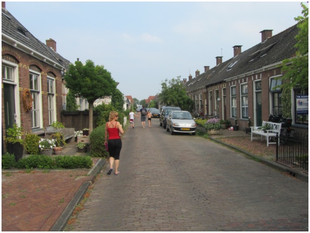 584x433 pixels (103K)