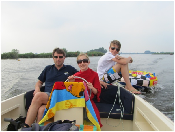 584x433 pixels (79K)