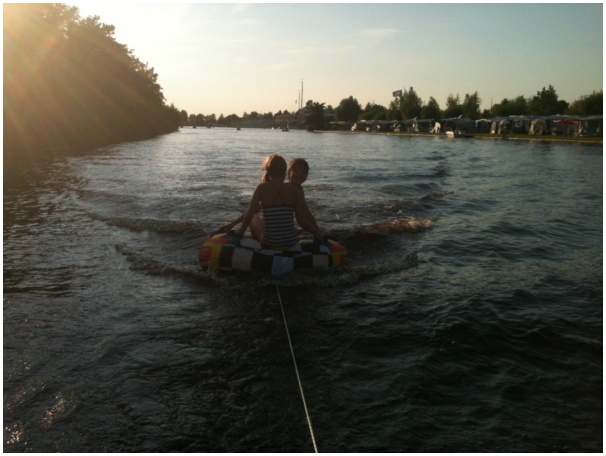 584x433 pixels (87K)