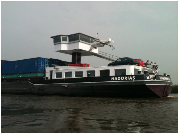 584x433 pixels (76K)