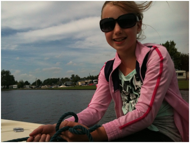 584x433 pixels (83K)