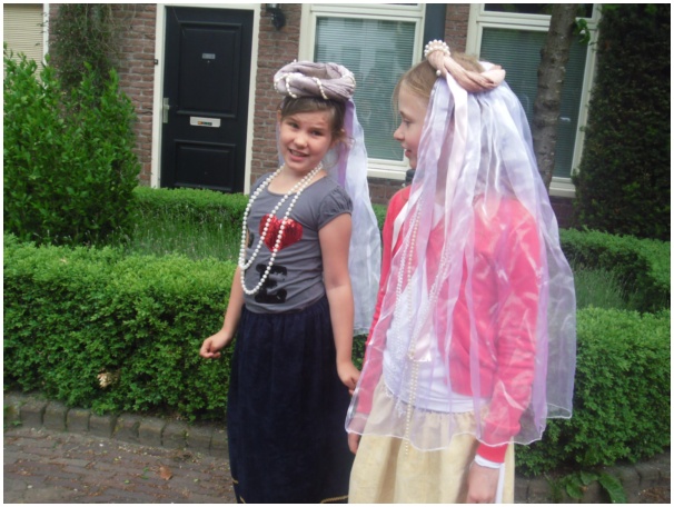 584x433 pixels (122K)