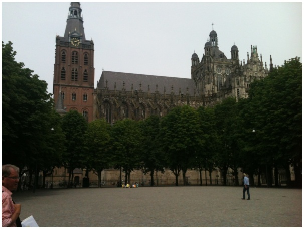 584x433 pixels (84K)