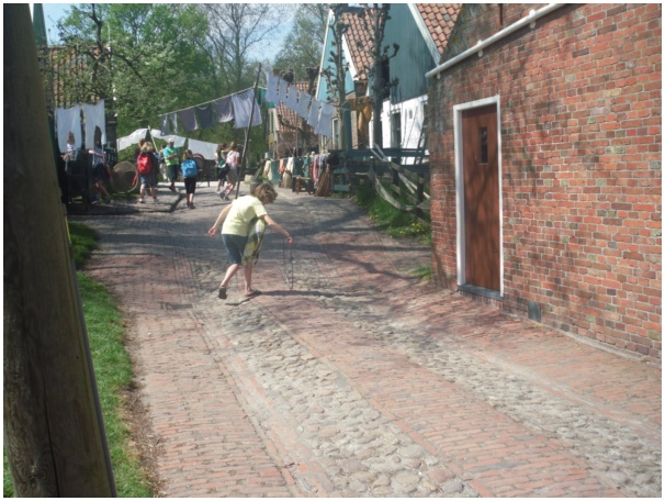 584x433 pixels (135K)