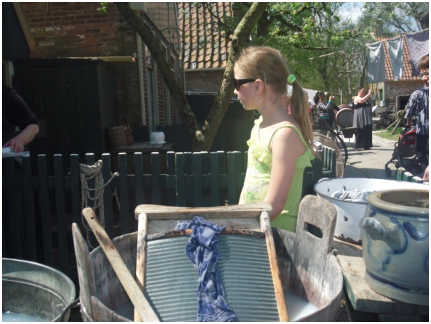 584x433 pixels (115K)