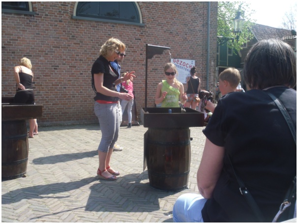 584x433 pixels (105K)