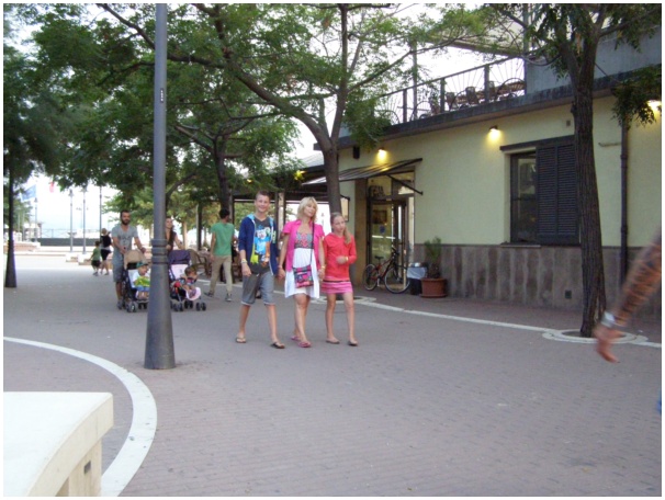 584x433 pixels (119K)