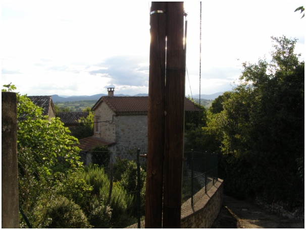 584x433 pixels (93K)