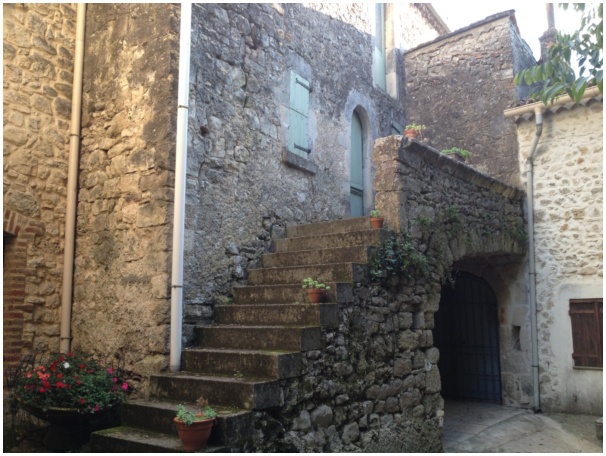 584x433 pixels (136K)