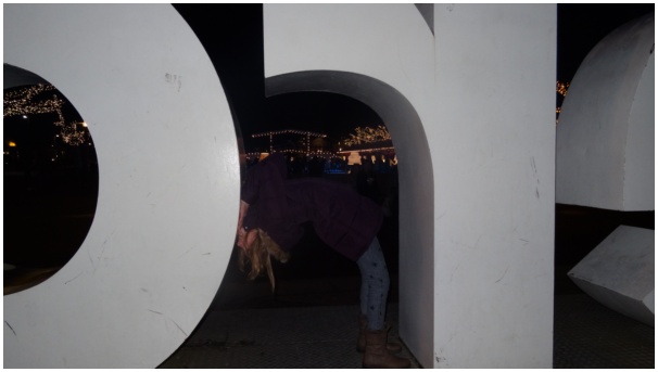 584x320 pixels (42K)