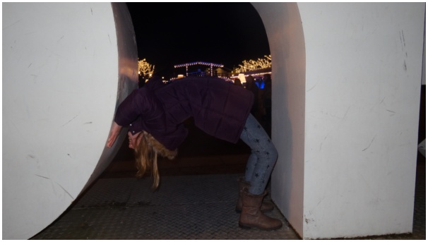 584x320 pixels (45K)