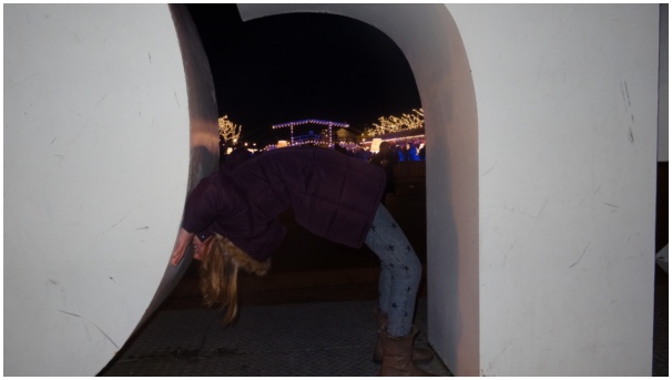 584x320 pixels (42K)