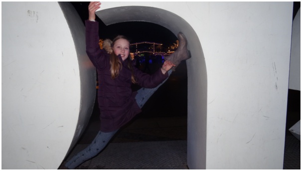 584x320 pixels (44K)