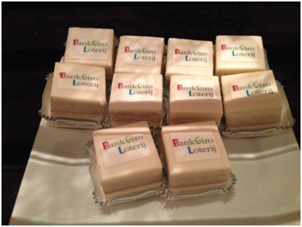 584x433 pixels (78K)